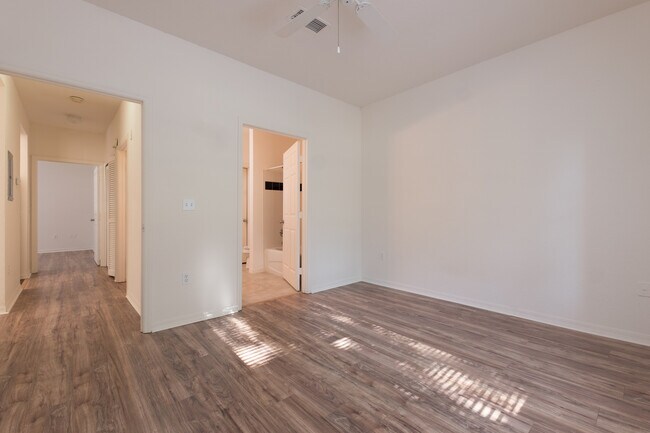 Building Photo - 6025 Westgate Dr