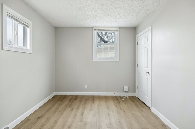 Building Photo - 3111 S 40th St