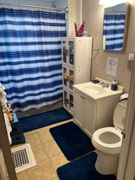 Building Photo - 160 Stafford Ave