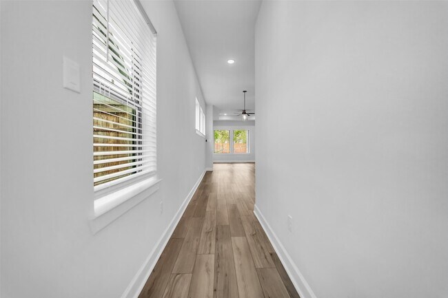 Building Photo - 1535 Park Path Dr