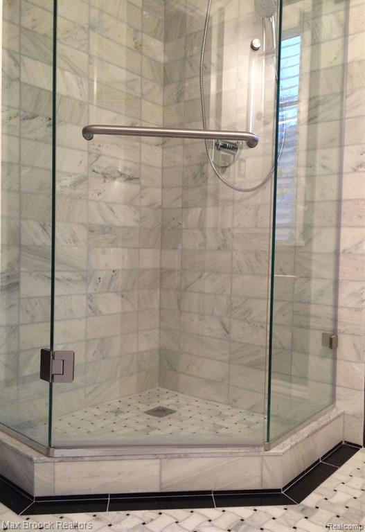 Building Photo - 115 E Lincoln St