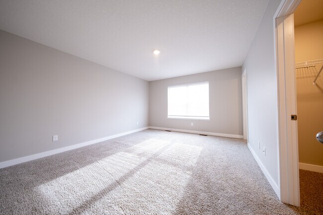 Building Photo - 5109 Mustang Dr