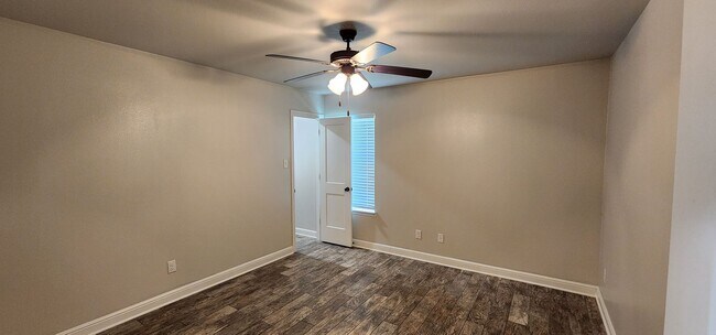 Building Photo - 2 bed/2 bath Duplex near Bunny Trail