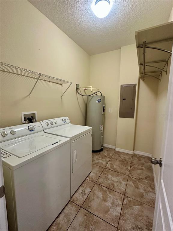 Building Photo - 14885 Evergreen Oak Loop