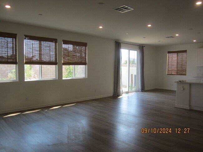 Building Photo - Luxury Townhome in Moreno Valley
