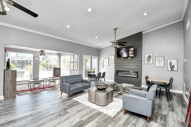 Building Photo - 5959 Bonhomme Rd