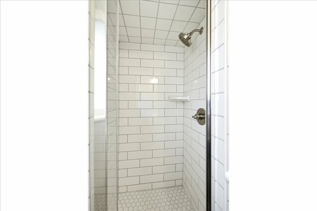 Building Photo - 3036 Sequoia Dr