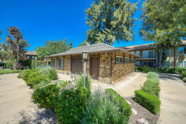 Building Photo - 2580 Homestead Rd