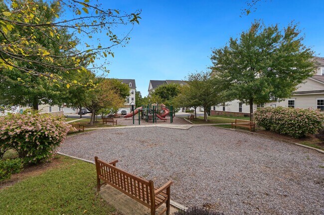 Building Photo - 3 BEDROOM, 4 BATHROOM TOWNHOME AVAILABLE MARCH 1STNOW AT SUMMERFIELD RESIDENCES AT VICTORY PROMEN...