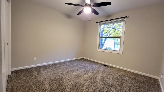 Building Photo - 1601 Coventry Dr