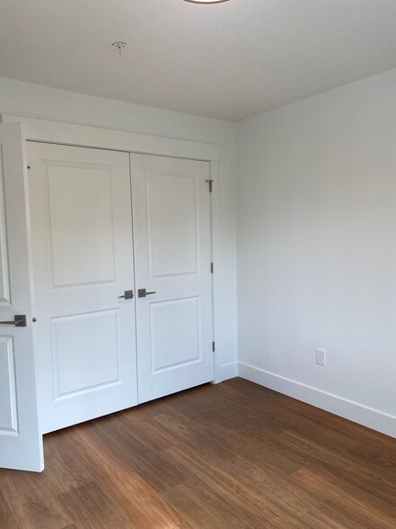 Building Photo - 640 Lincoln St