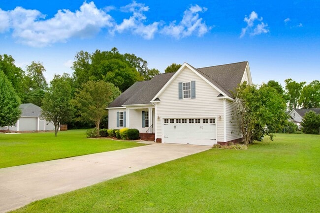 Building Photo - 200 Poplar Knoll Rd