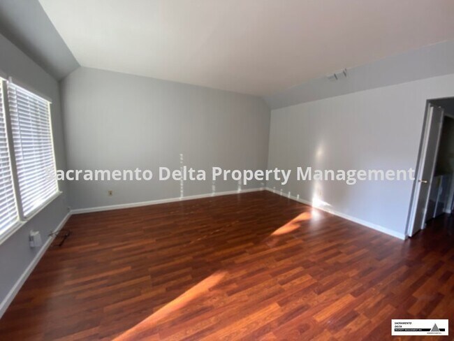 Building Photo - 8891 Salmon Falls Dr