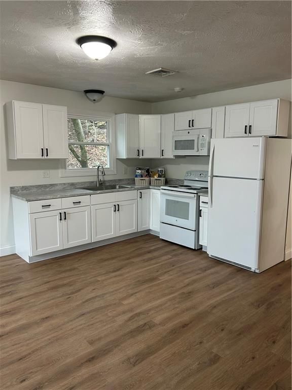 Building Photo - 304 Front St