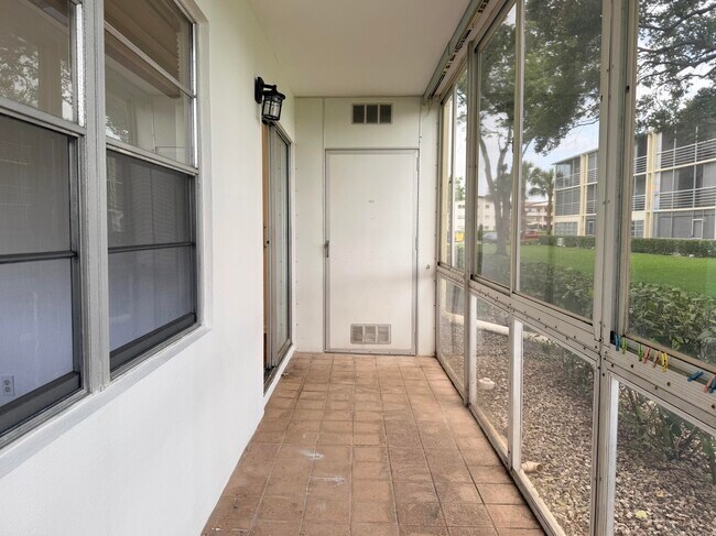 Building Photo - 52 Dorset Dr
