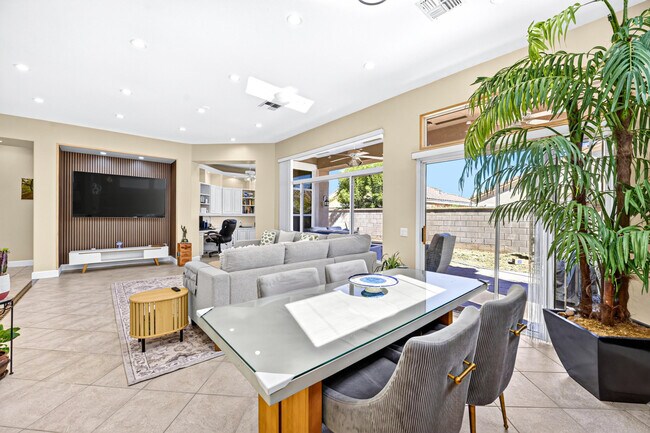 Building Photo - 78804 Platinum Dr