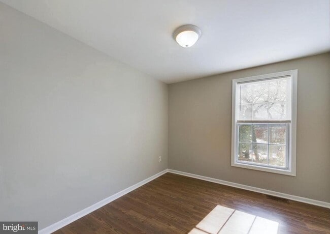 Building Photo - 4433 Hunt Pl NE