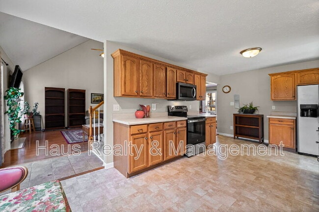 Building Photo - 674 Superior Ln