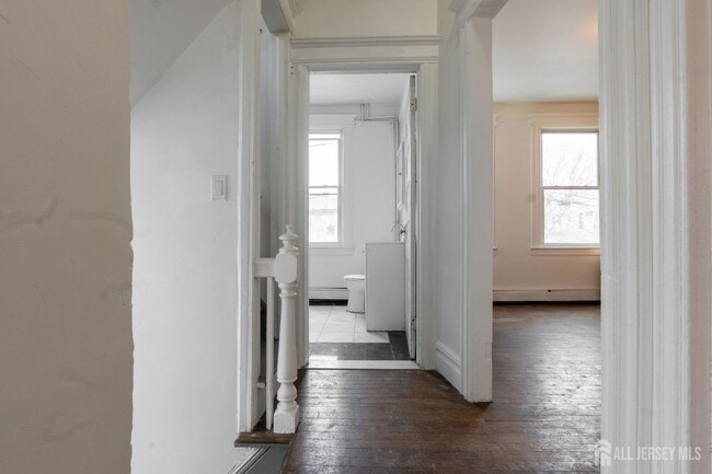 Building Photo - 410 Chadwick Ave