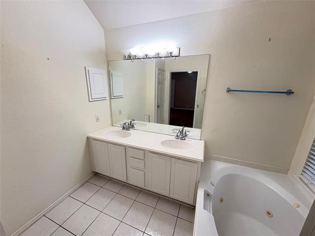 Building Photo - 2317 Killarney Dr