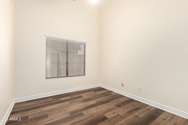 Building Photo - 1517 W Islandia Dr