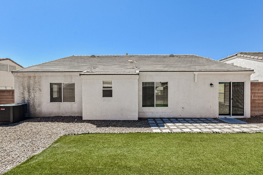 Building Photo - 1820 Loida Ct