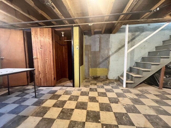 Building Photo - Remodeled 3bd/1 House with Rear yard!! SEC...