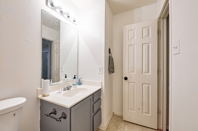 Building Photo - 7205 Alegre Pass