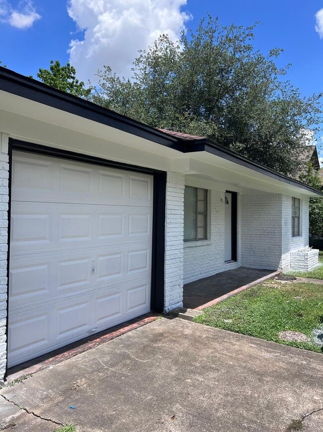 Building Photo - BEAUTIFUL HOME IN HOUSTON. MOVE IN READY!.