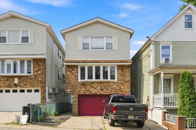 Building Photo - 1151 51st St