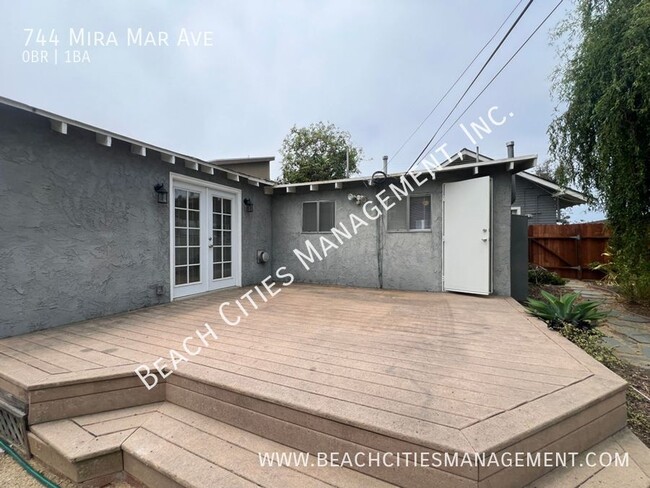 Building Photo - 744 Mira Mar Ave