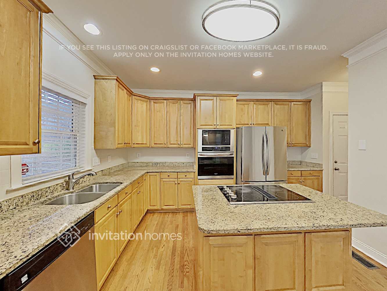 Building Photo - 12127 Willingdon Rd