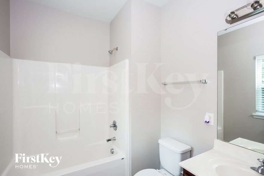 Building Photo - 161 Princess Ave SW