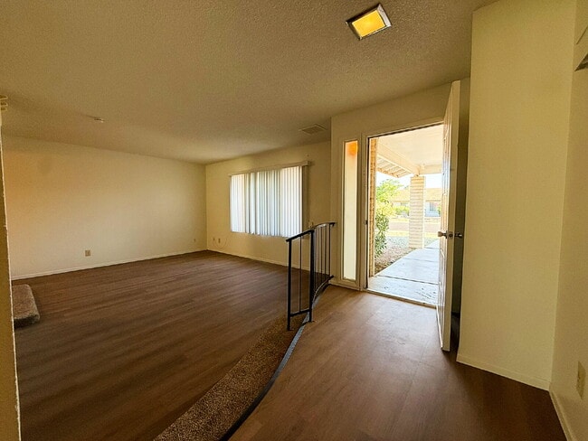 Building Photo - Fully Remodeled Home in Prime Location – Move-In Ready!