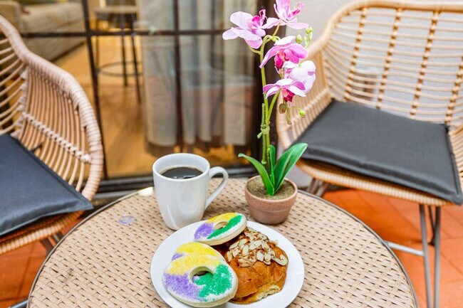 Building Photo - 611 Commerce St