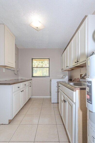 Building Photo - 169 Armadillo Way