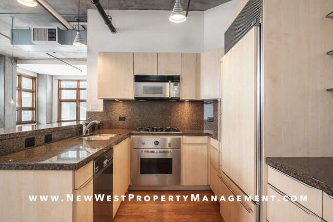 Building Photo - Modern East Village Loft at M2i, Small Pet OK! Available Now!