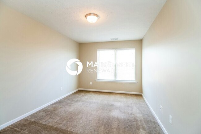 Building Photo - 4 Bedroom Pet-Friendly Home in Louisville, KY with Main Street Renewal