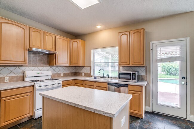 Building Photo - 2709 Sunhill Ct