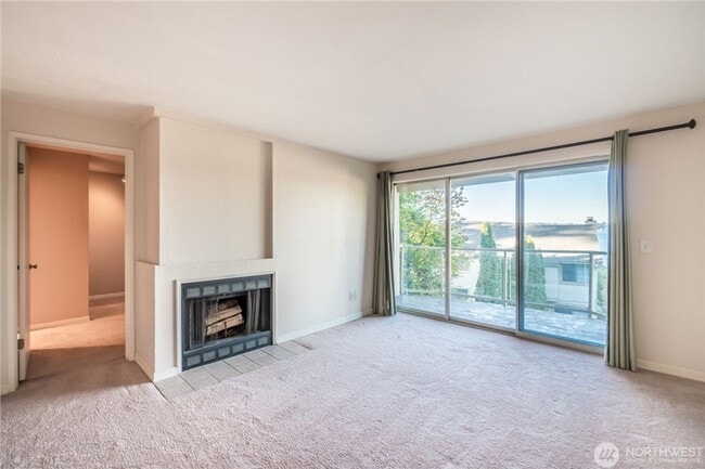 Building Photo - Lake Sammamish View Condo For Lease