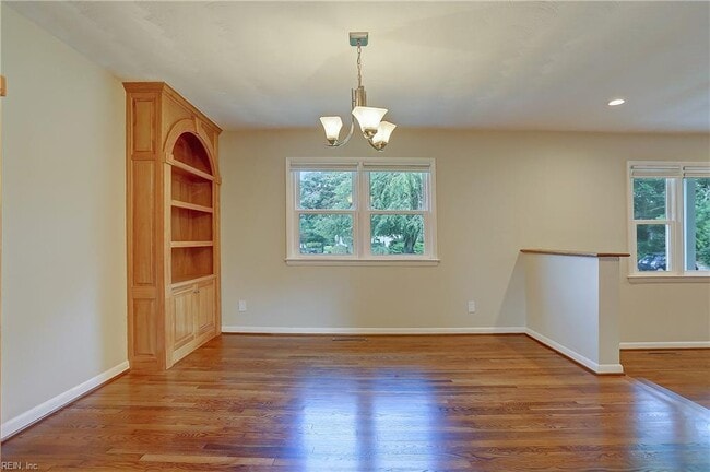 Building Photo - 949 General Beauregard Dr