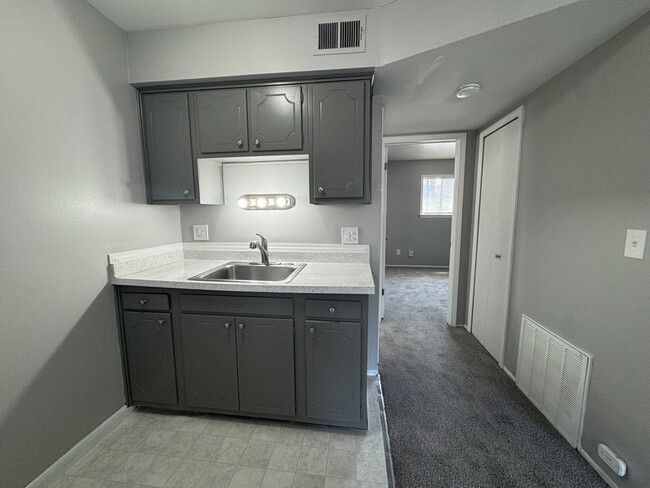 Building Photo - 4431 Oakwood