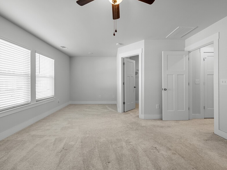 Building Photo - 1550 Rivermeade Dr