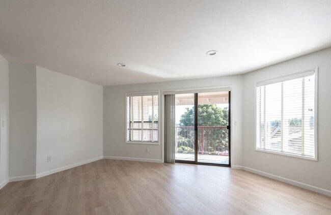 Building Photo - 2bd/1.75ba Kirkland Condo