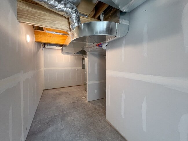 Building Photo - SIERRA TANGO CREEK RIDGE, LLC