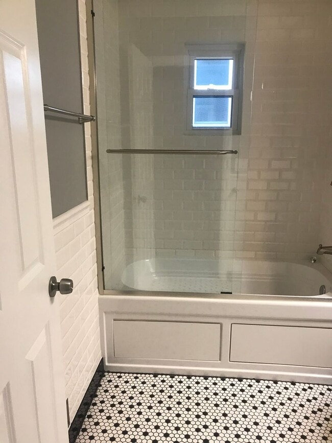 Building Photo - Absolutely Stunning Single Family in Bloomfield!