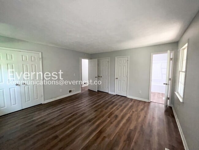 Building Photo - 3Bed/2Bath/Available Now!