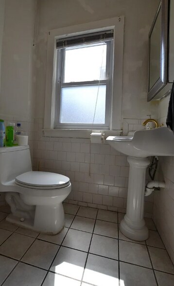 Building Photo - 25 Colborne Rd