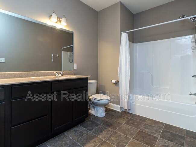 Building Photo - 509 Broadberry Ave