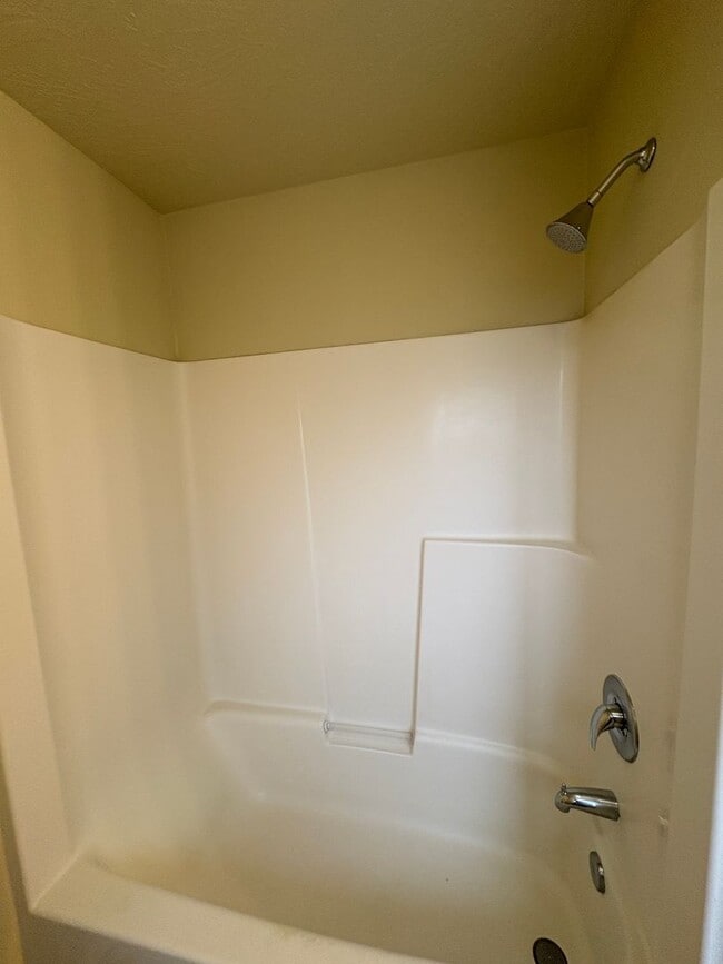 Building Photo - 3 Bedroom Duplex on Bailey Hill Rd